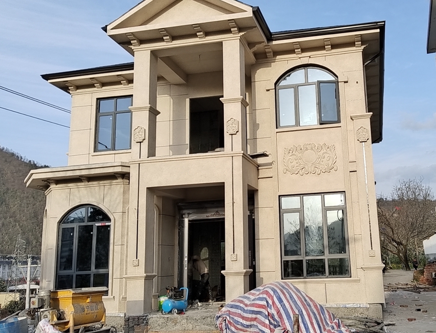 輕鋼別墅的設計是否需要符合當?shù)亟ㄖ?guī)范？(圖2)