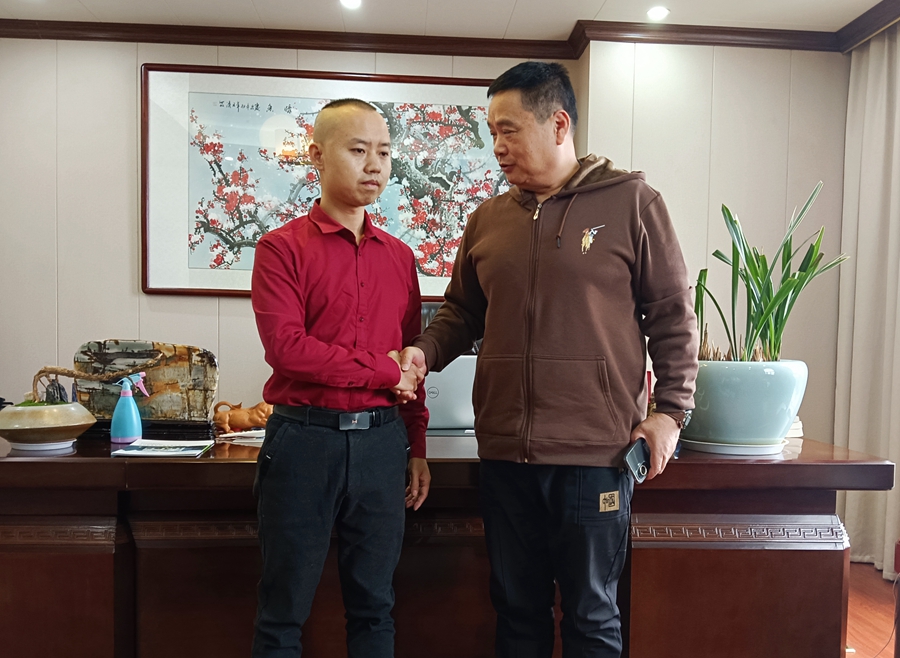 歡迎美國(guó)華僑進(jìn)出口商會(huì)副會(huì)長(zhǎng)到睿婕工廠考察，未來(lái)將共同出口輕鋼房屋材料到美國(guó)