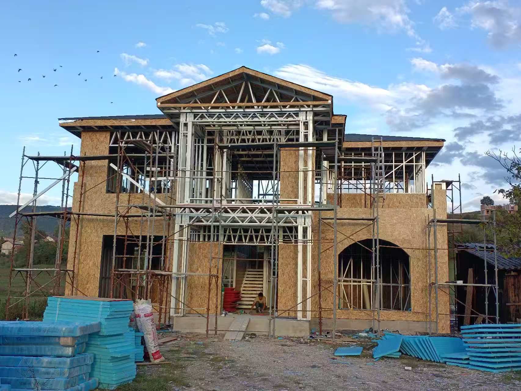 一棟正在搭建中的輕鋼別墅 一棟正在搭建中的輕鋼別墅