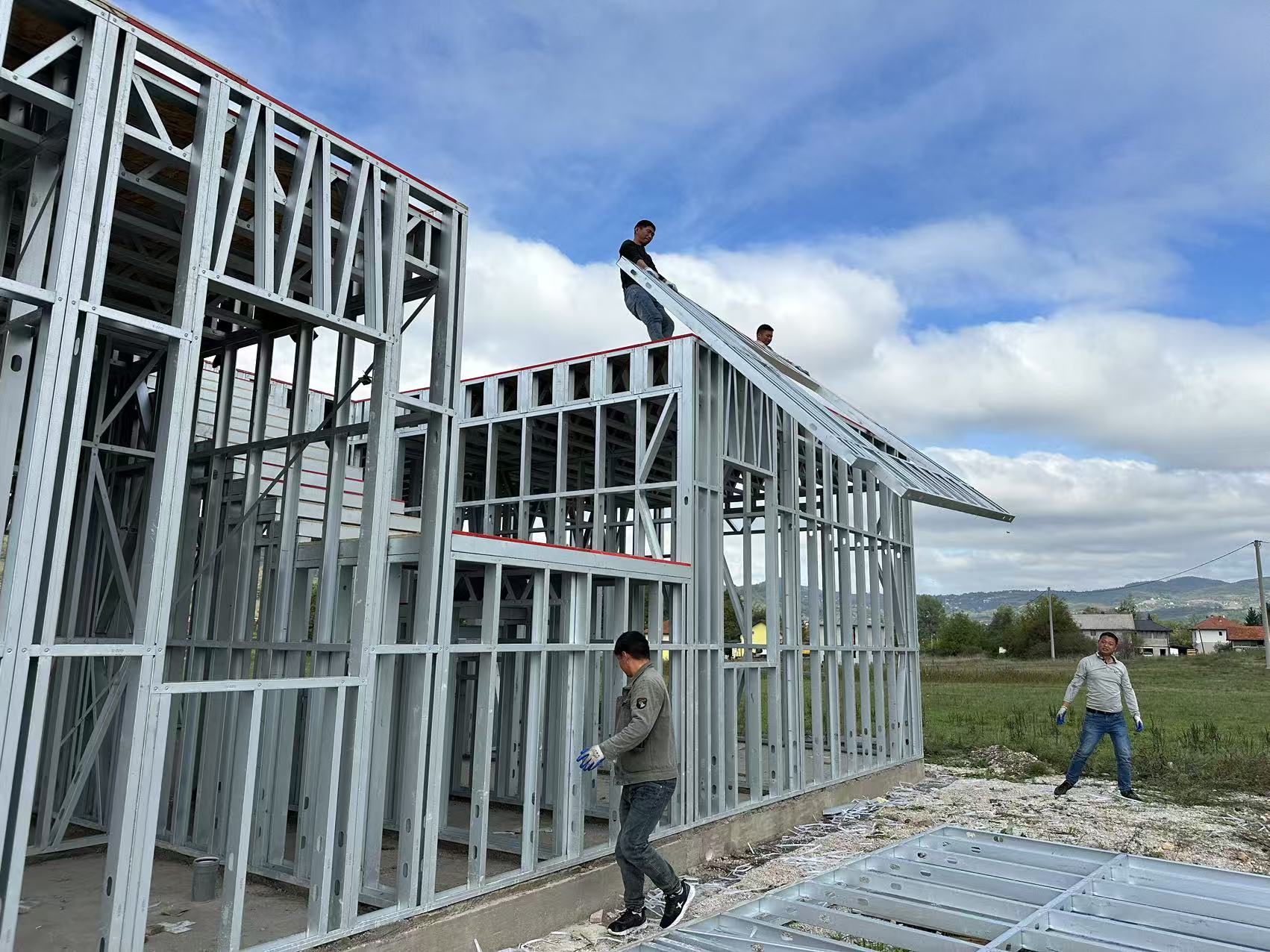 搭建中的輕鋼別墅 搭建中的輕鋼別墅