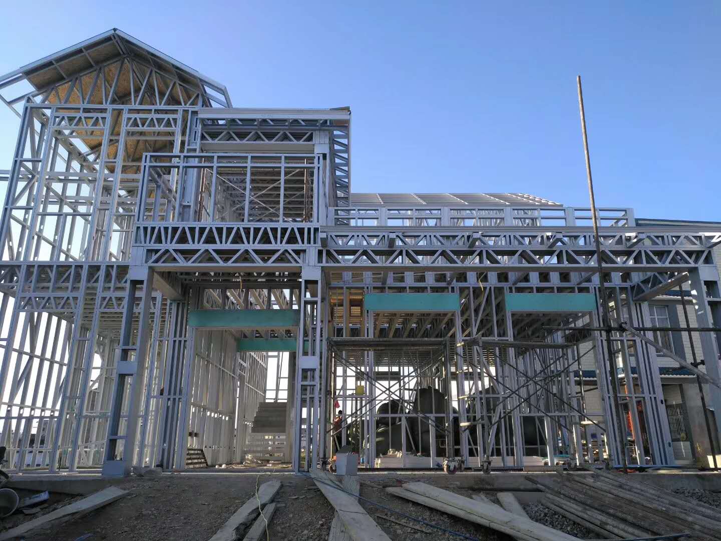 輕鋼房屋和框架結(jié)構(gòu)房屋的區(qū)別：選擇適合您的理想居所